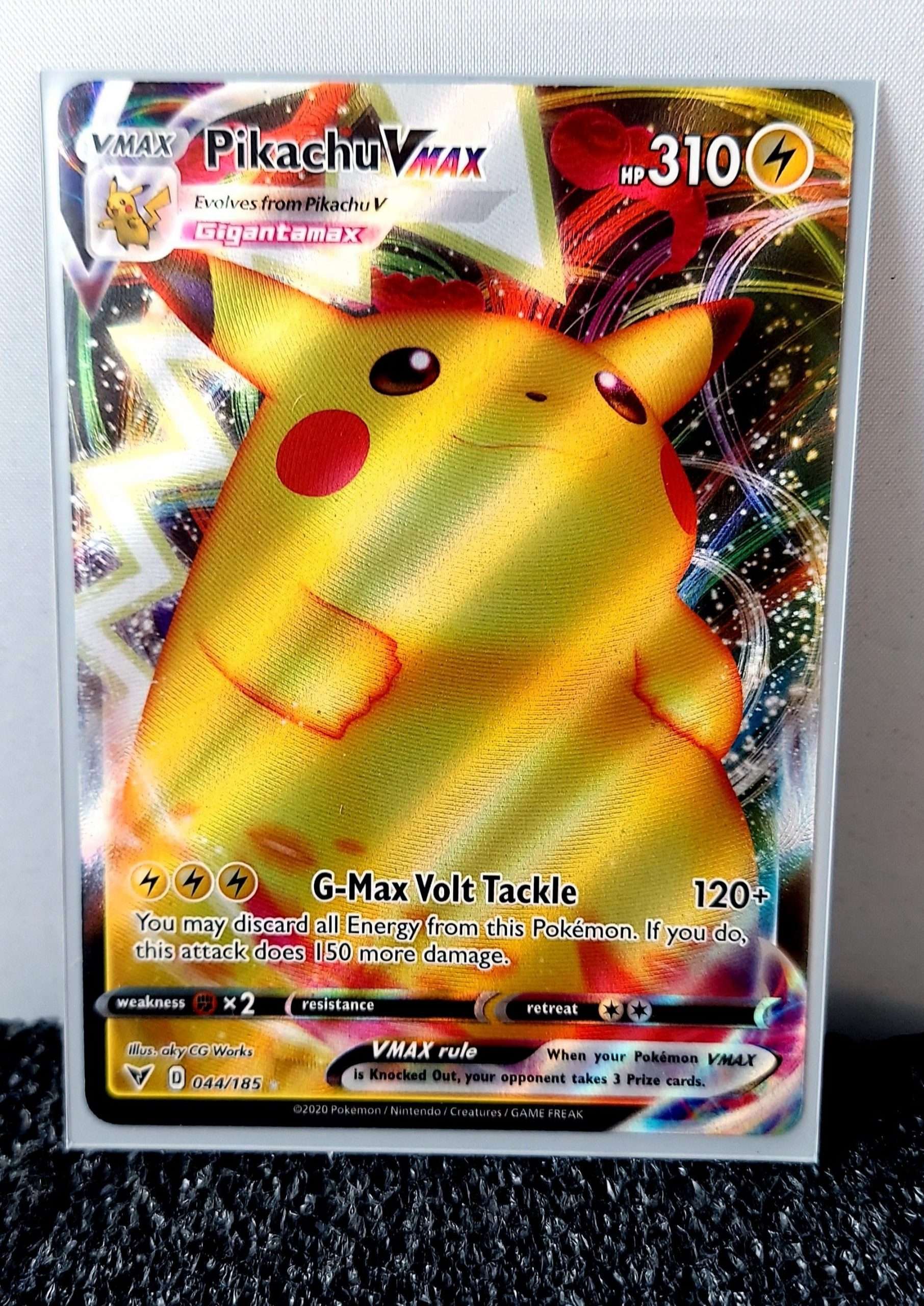 Pokemon TCG Pikachu VMAX 044/185